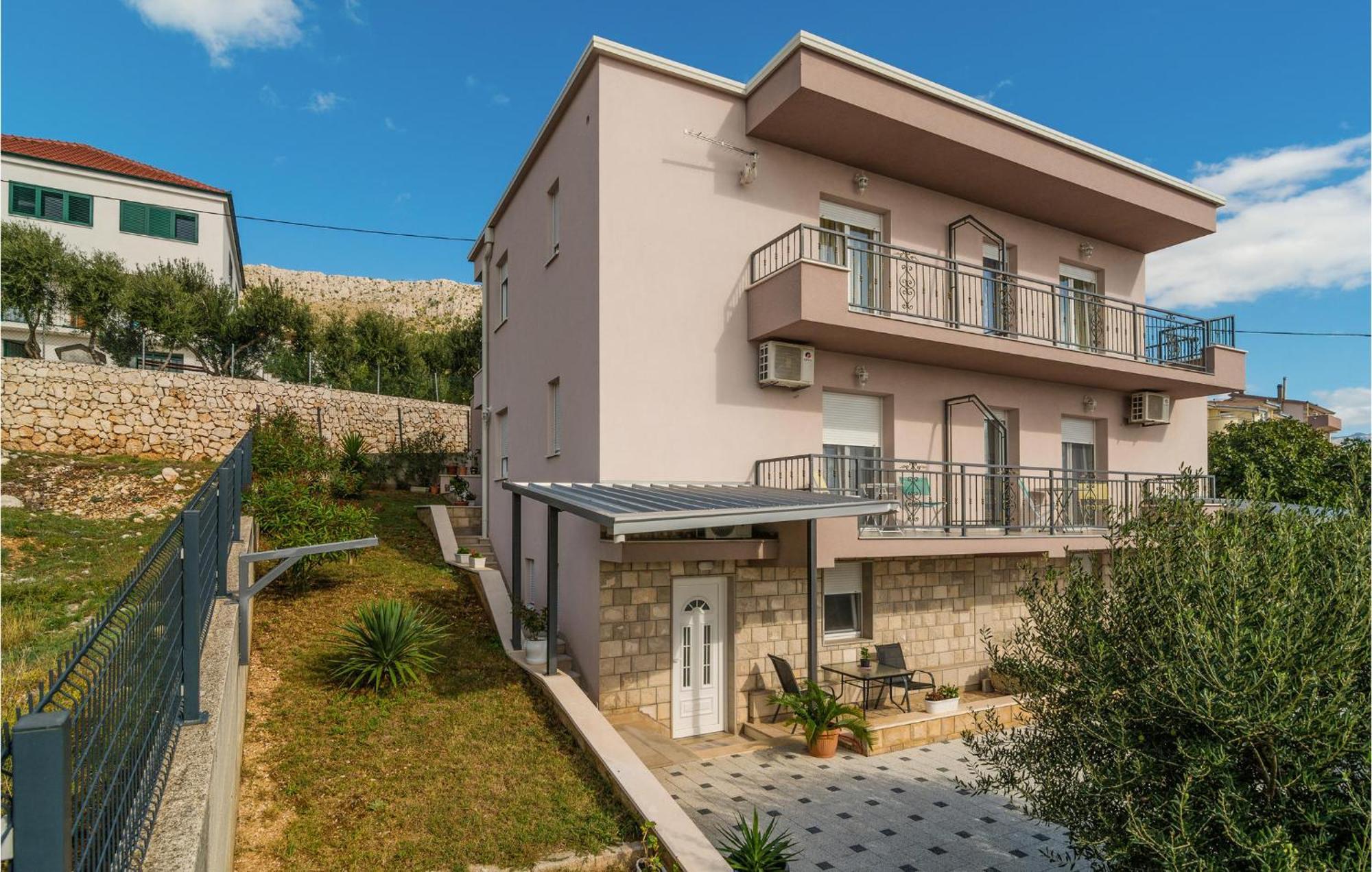 Gorgeous Apartment In Mali Rat With Kitchen Sumpetar Exterior foto